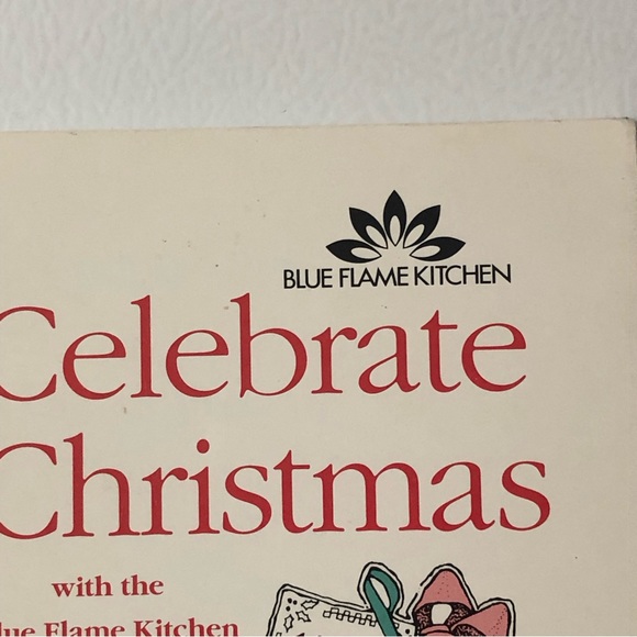 VTG Canadian Western Natural Gas Blue Flame Kitchen Christmas Cookbook 1992 - Picture 9 of 9